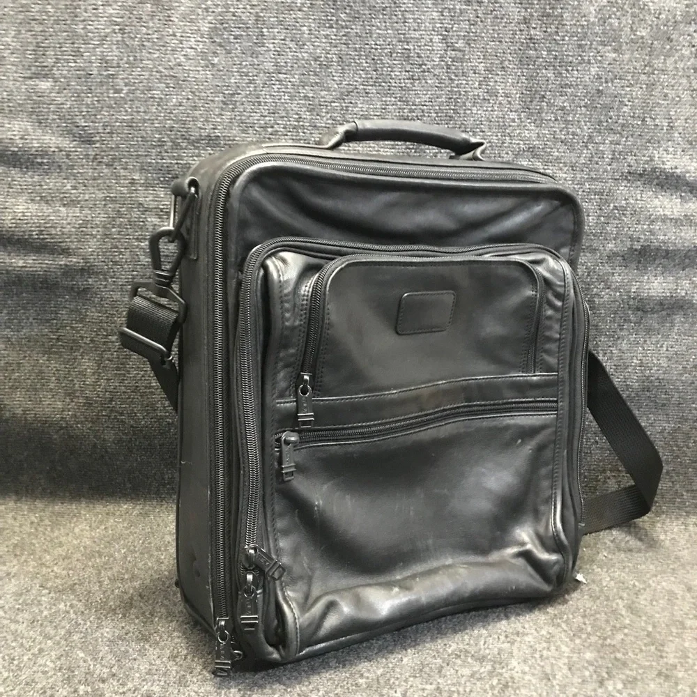 TUMI Black Leather Messenger Bag‎ Adjustable Crossbody Brief Travel Business