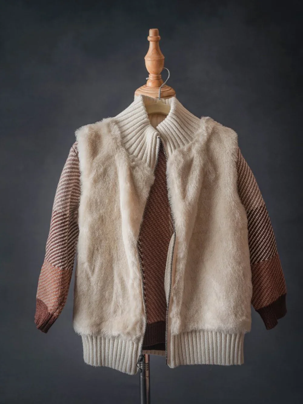 Gap Kids White fur vest, size s (5/6)