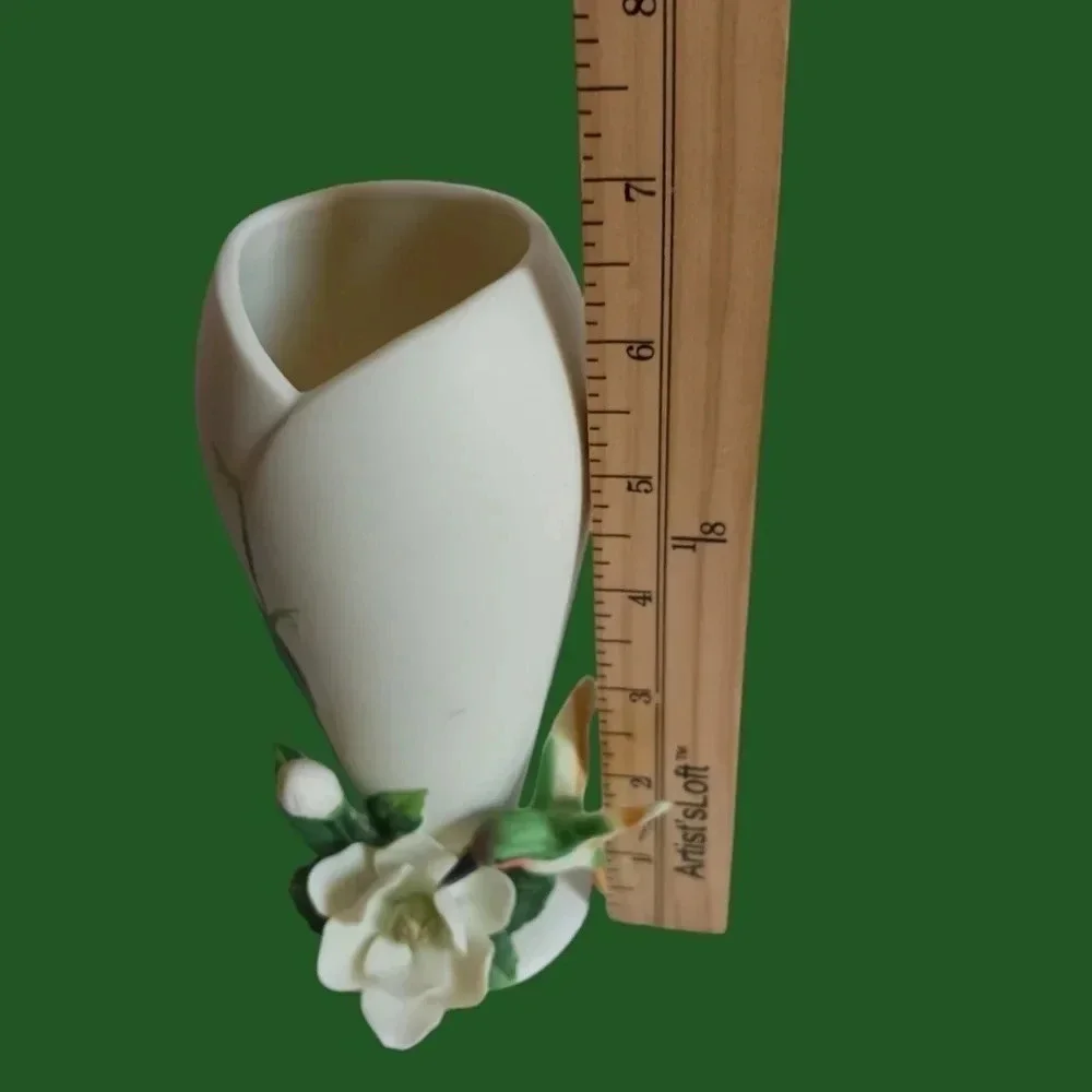 unbranded vase 3d