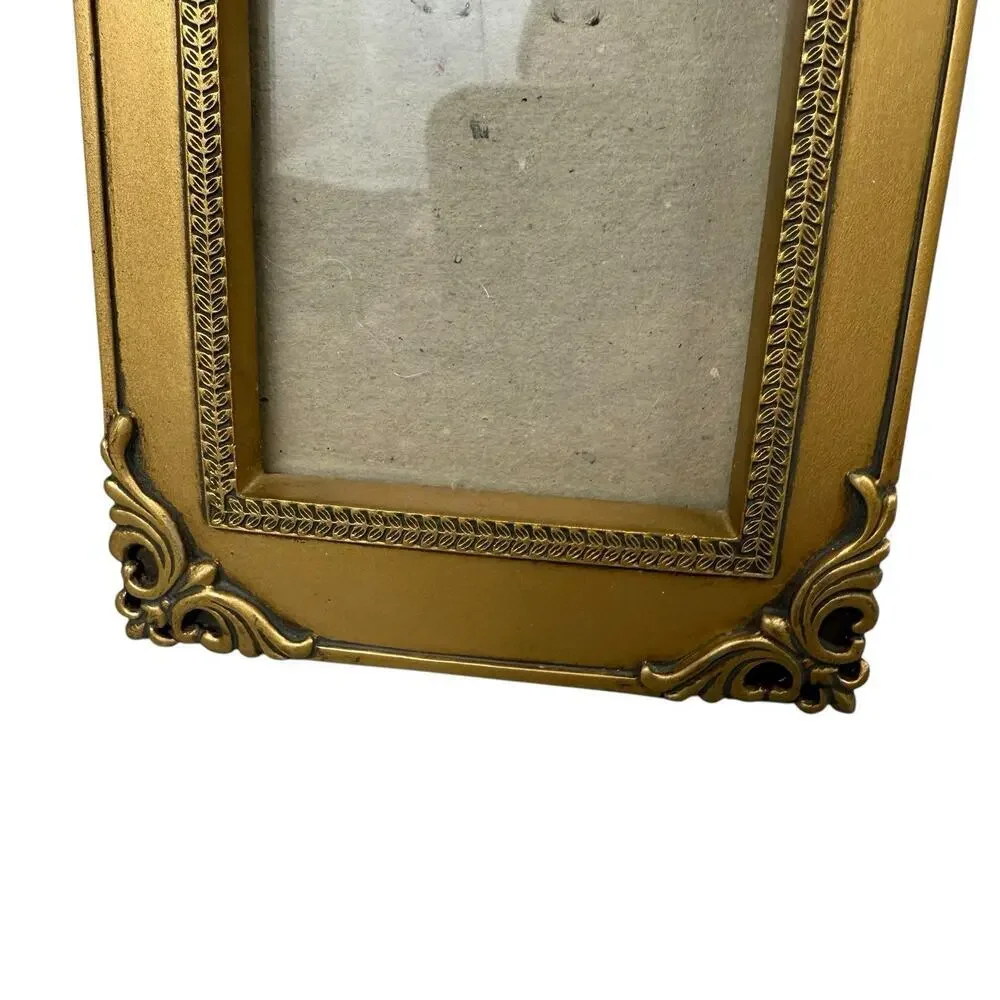 Connoisseur vintage gold