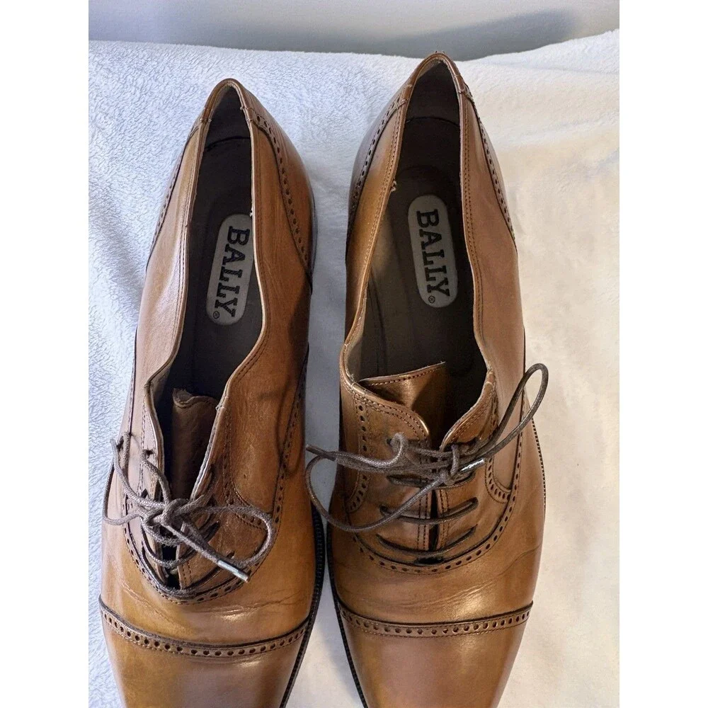 Bally lace up