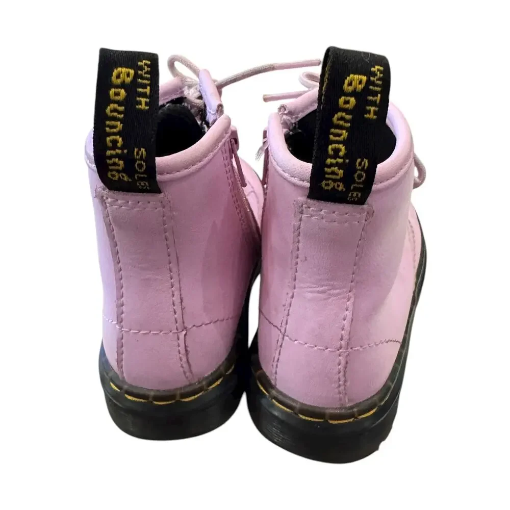 Dr. Martens boots 	•	airwair tab