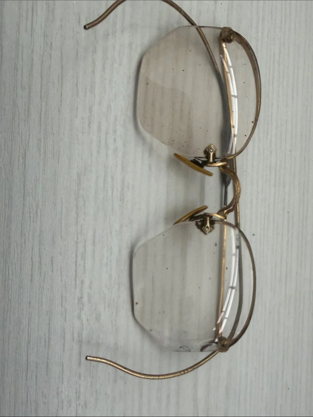 N/A elegant gold