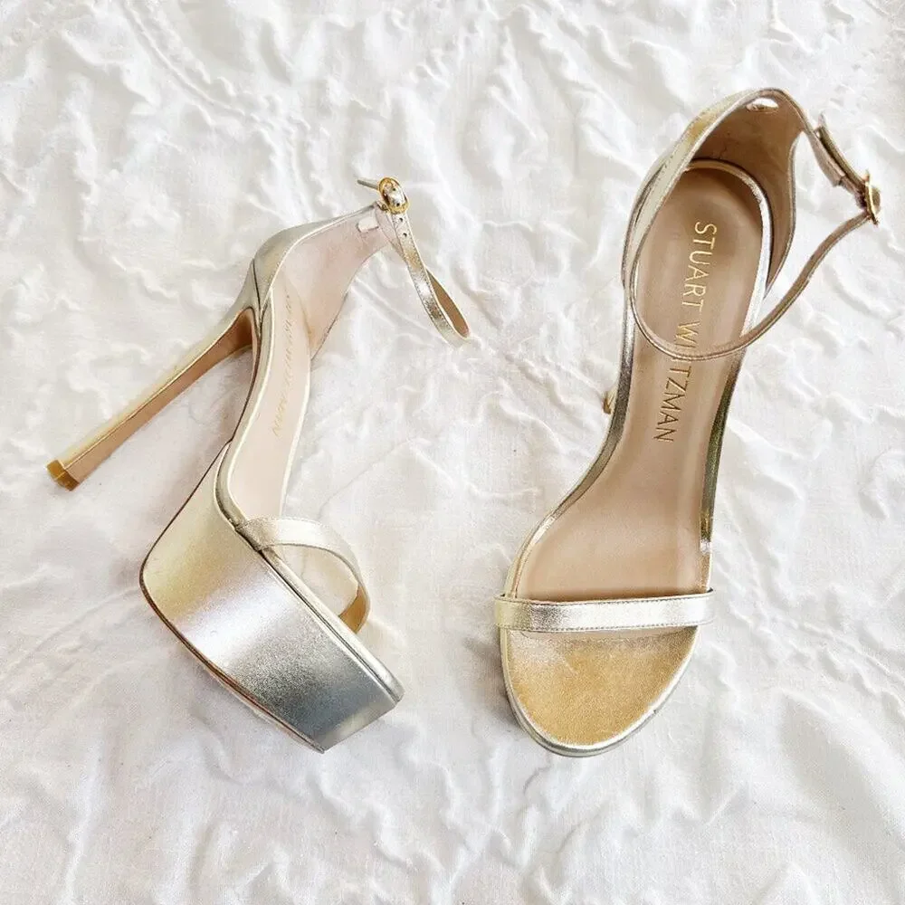Stuart Weitzman closure heel toe