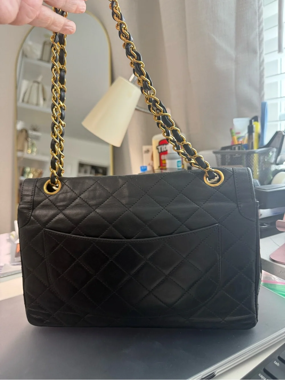 CHANEL flap interlocking