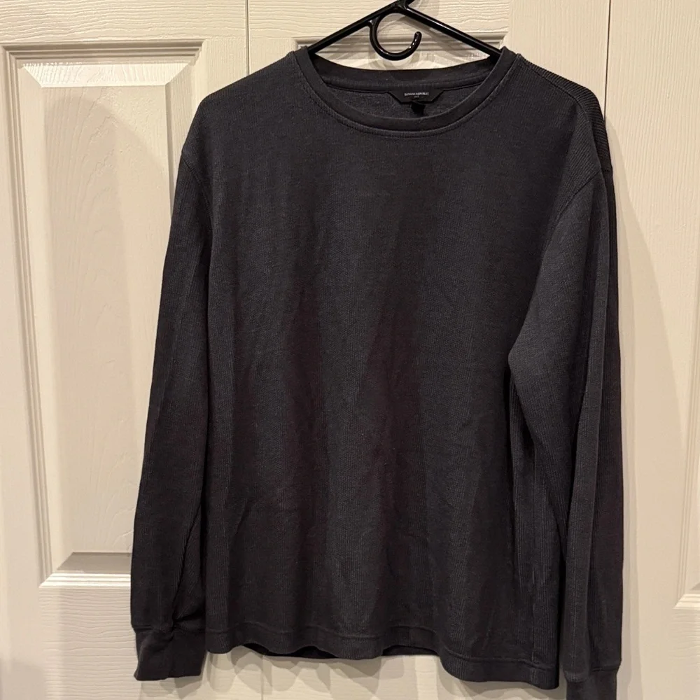 Banana Republic Charcoal Long Sleeve thermal Tee. Size large