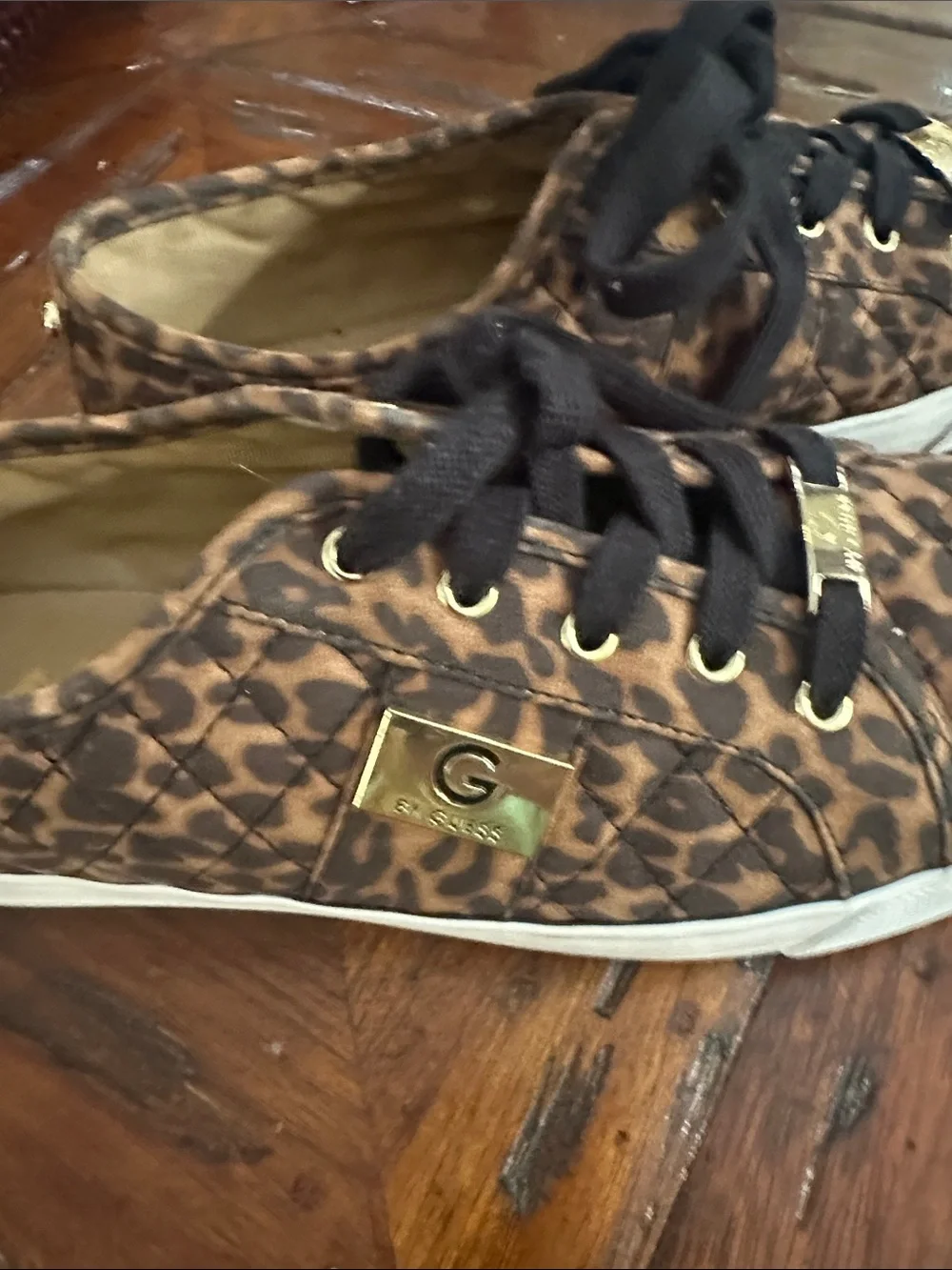 Guess low top