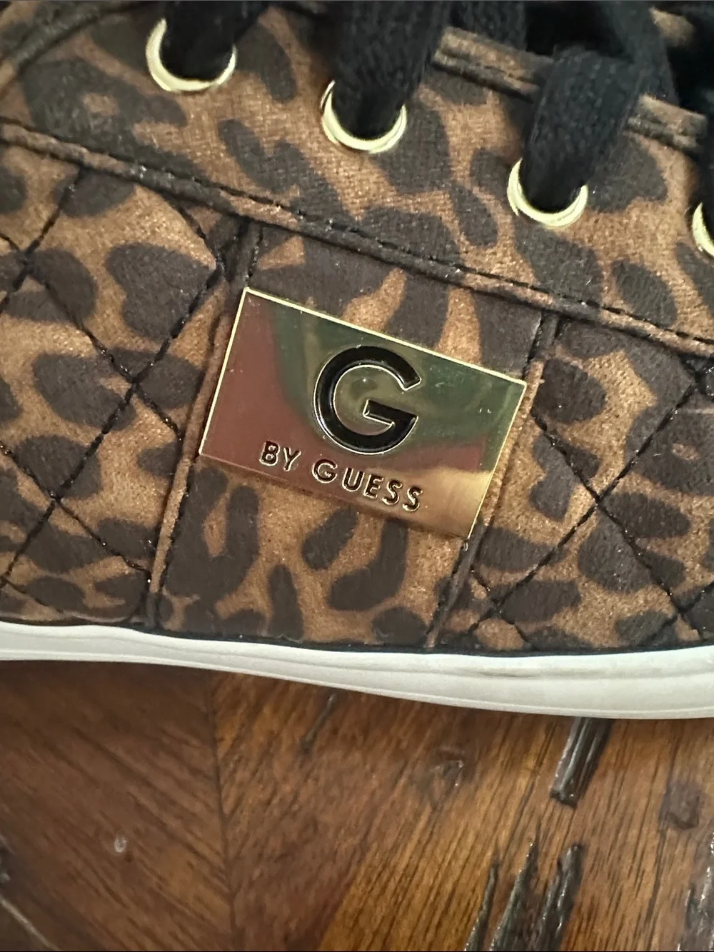 Guess low top