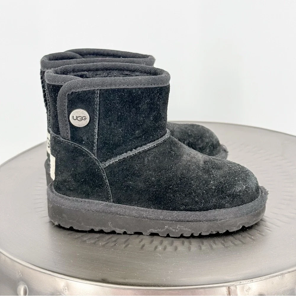 UGG cozy black