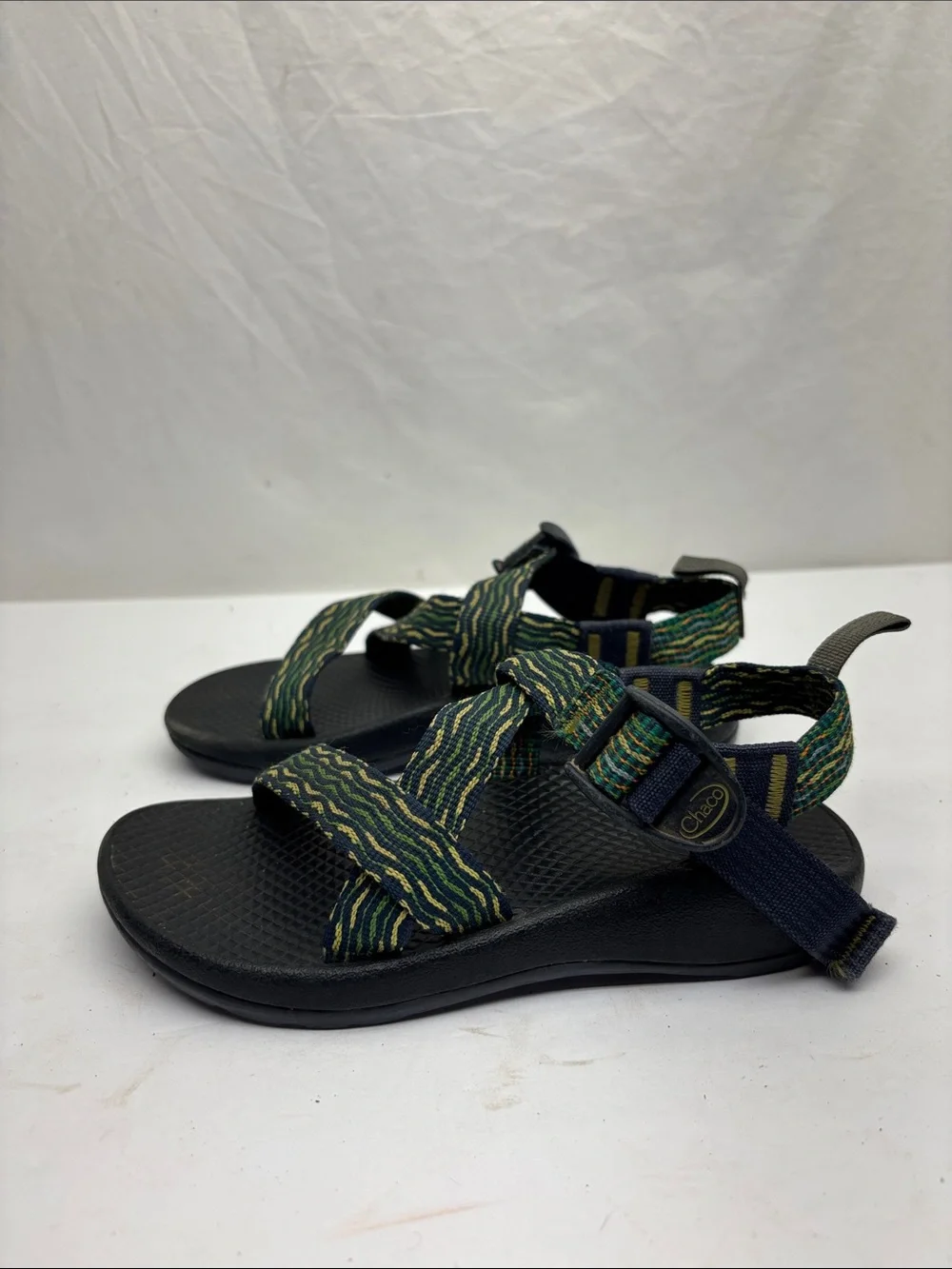 Chaco please sandals