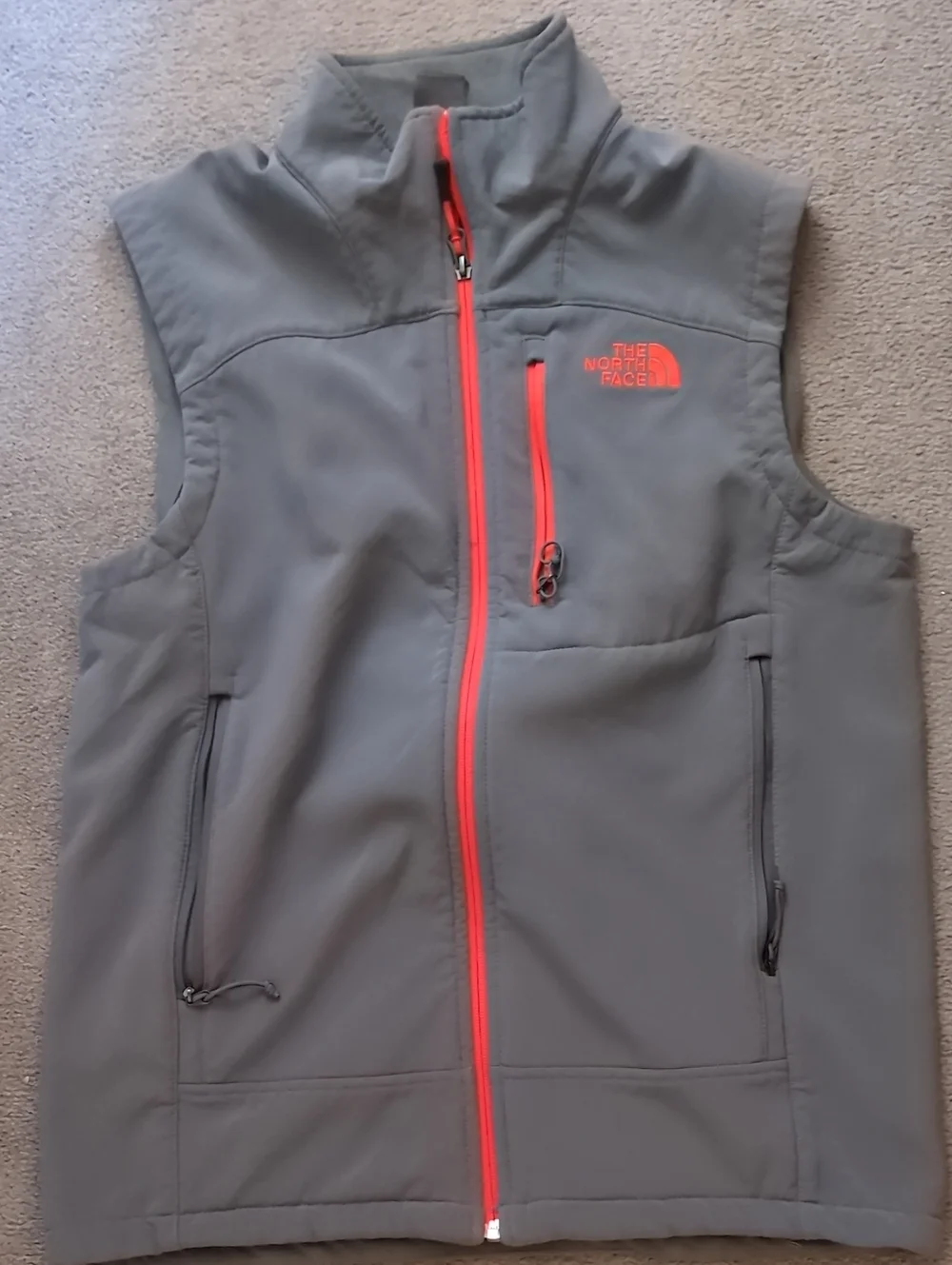 The North Face Men M Gray Softshell Vest with Coral Zip Accents
