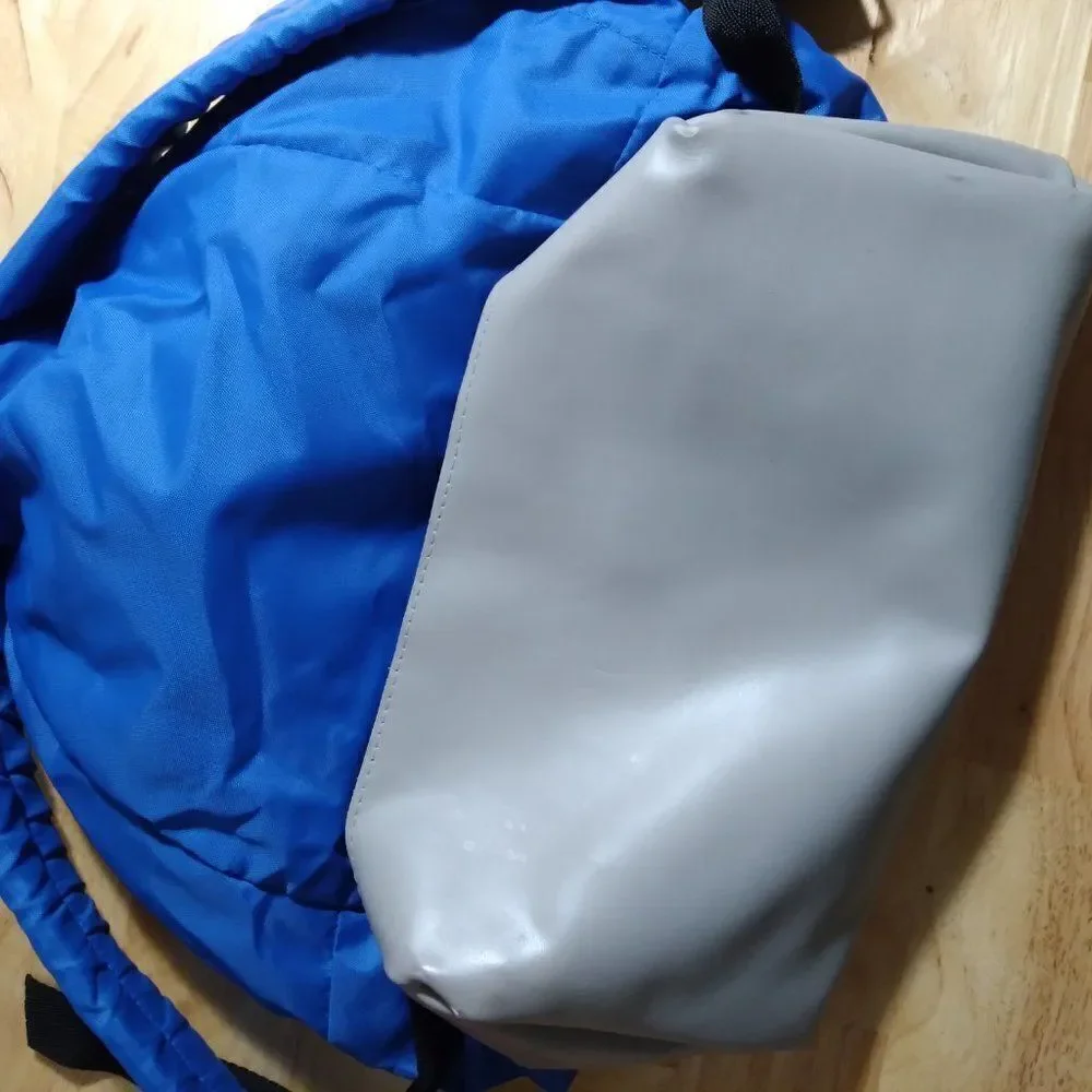 Eastpak vinyl bottom