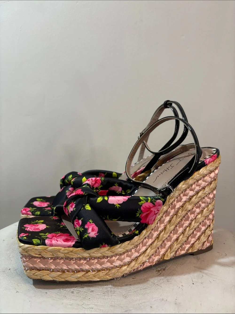 Betsey Johnson euc size