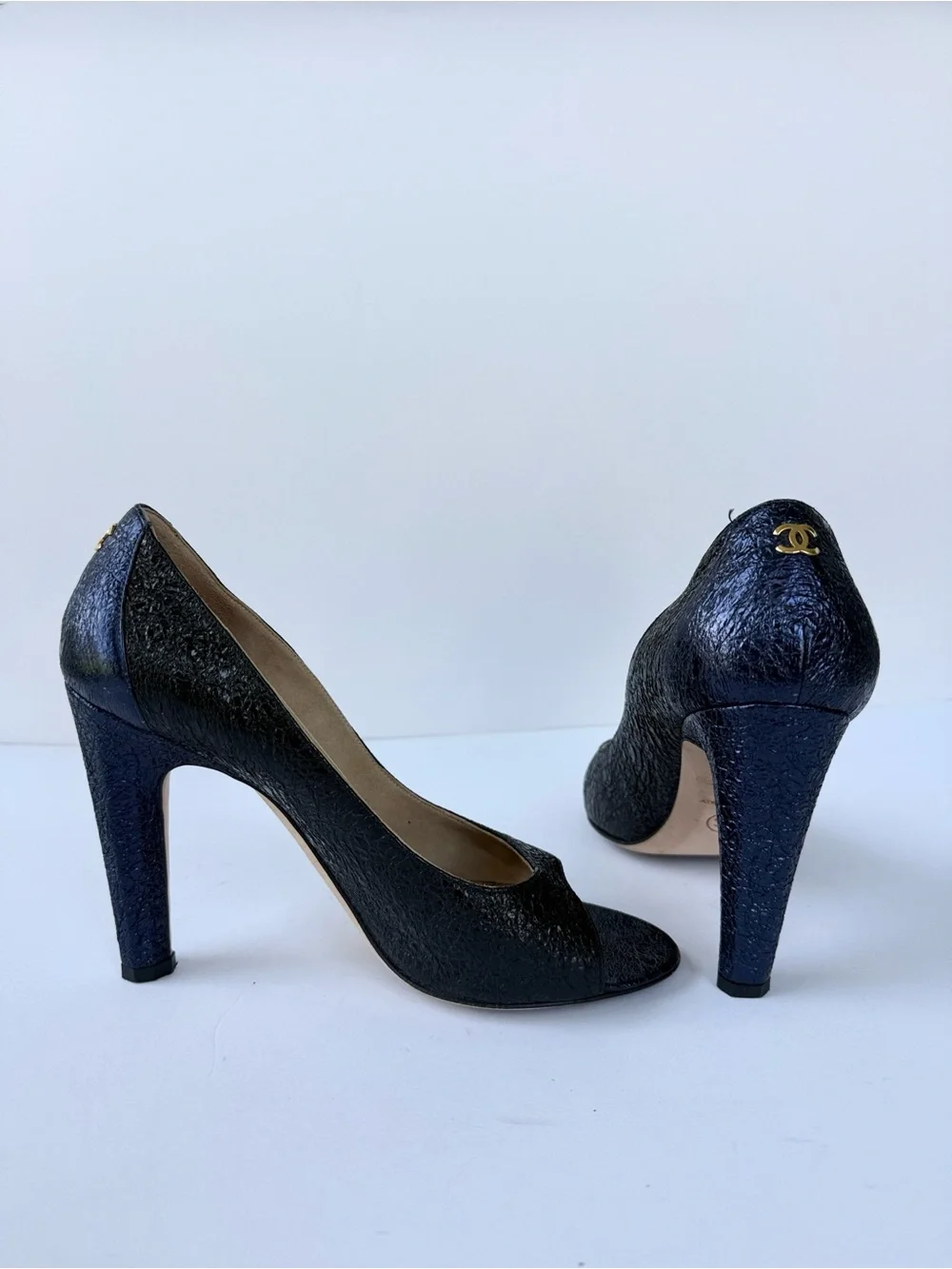 CHANEL Metallic Navy & Black Textured Peep-Toe Pumps Interlocking Gold CC Size 8