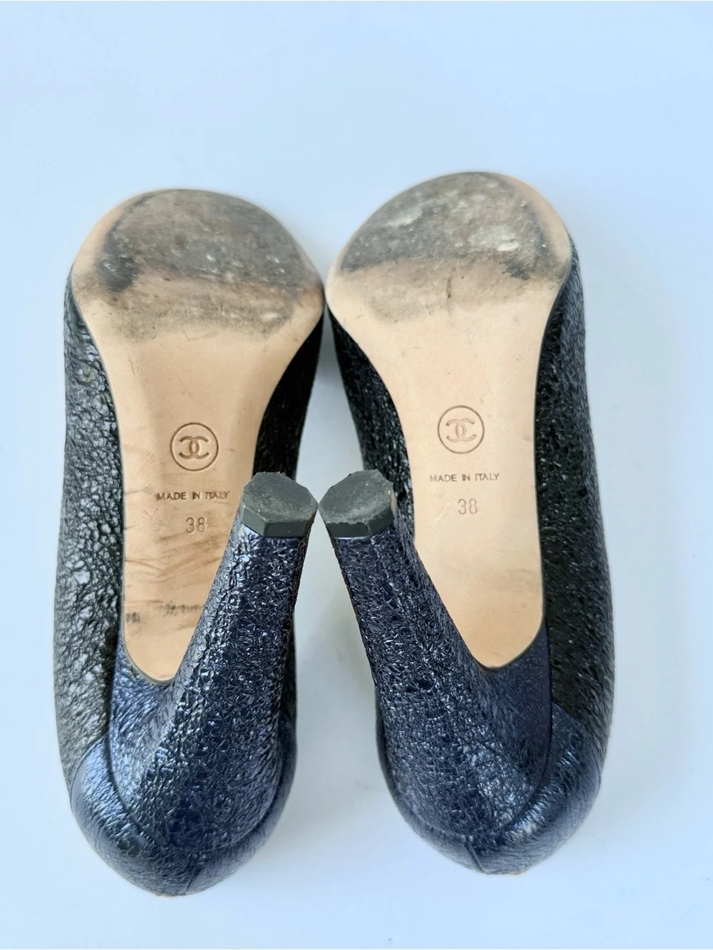 CHANEL Metallic Navy & Black Textured Peep-Toe Pumps Interlocking Gold CC Size 8