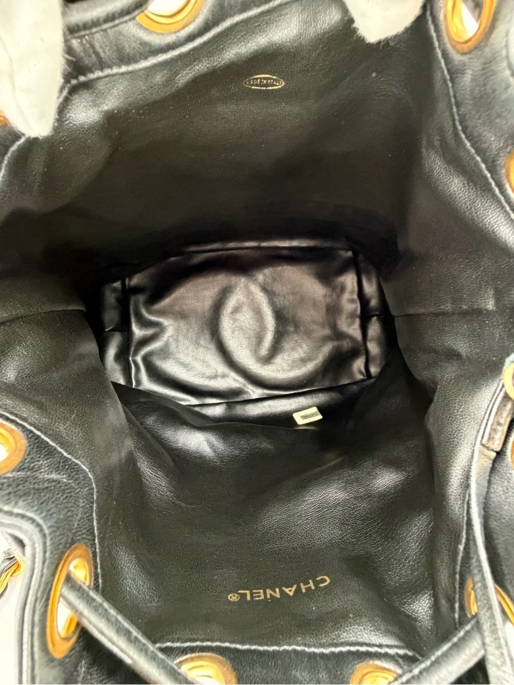 🖤💛CHANEL Black Lambskin Bucket Bag with Gold Chain W/Dust Bag and Entrupy COA