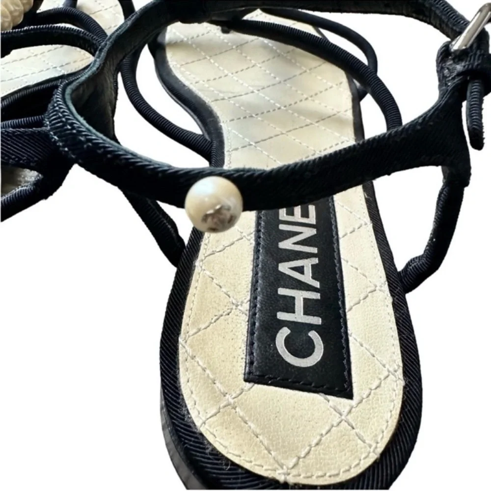 Chanel Black Leather Flat sandals Size 36.5