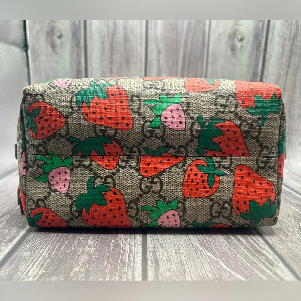 🍓GUCCI Strawberry GG Supreme Large Cosmetic Bag Pouch Limited Edition RARE