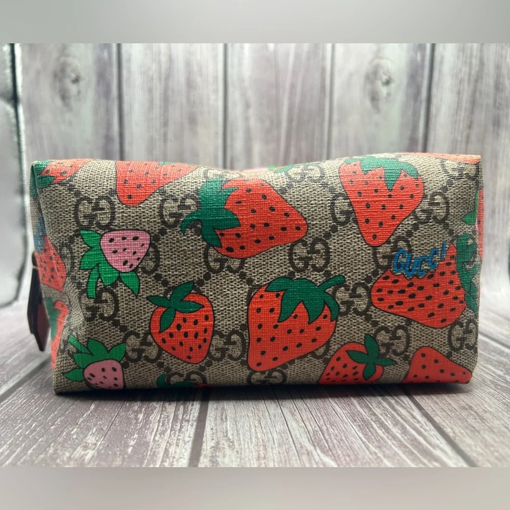 🍓GUCCI Strawberry GG Supreme Large Cosmetic Bag Pouch Limited Edition RARE