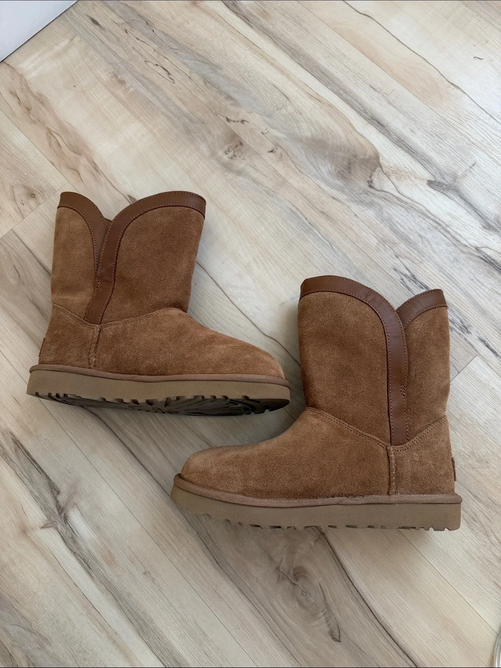 UGG size upper traction