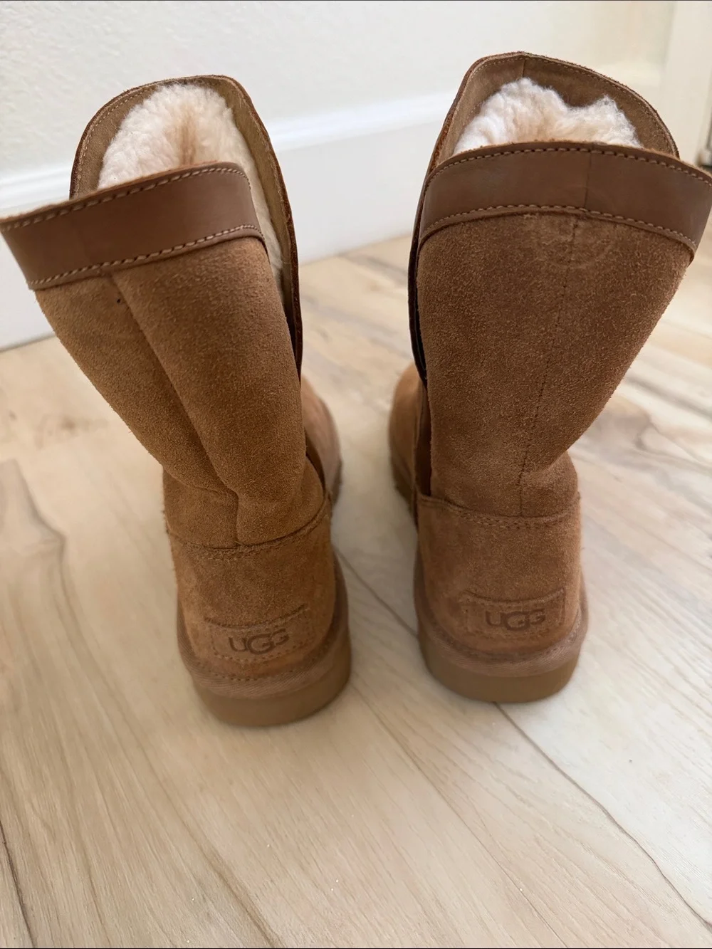 UGG new plush chestnut