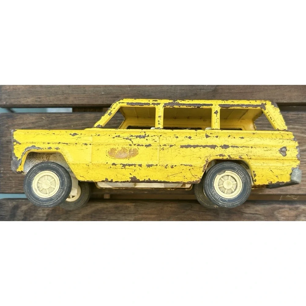 VINTAGE TONKA TOY CAR JEEP WAGONEER 1970s YELLOW PRESSED STEEL
