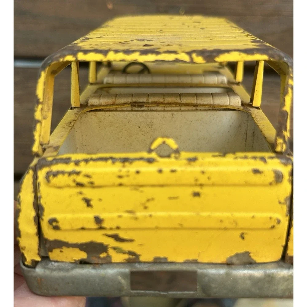VINTAGE TONKA TOY CAR JEEP WAGONEER 1970s YELLOW PRESSED STEEL