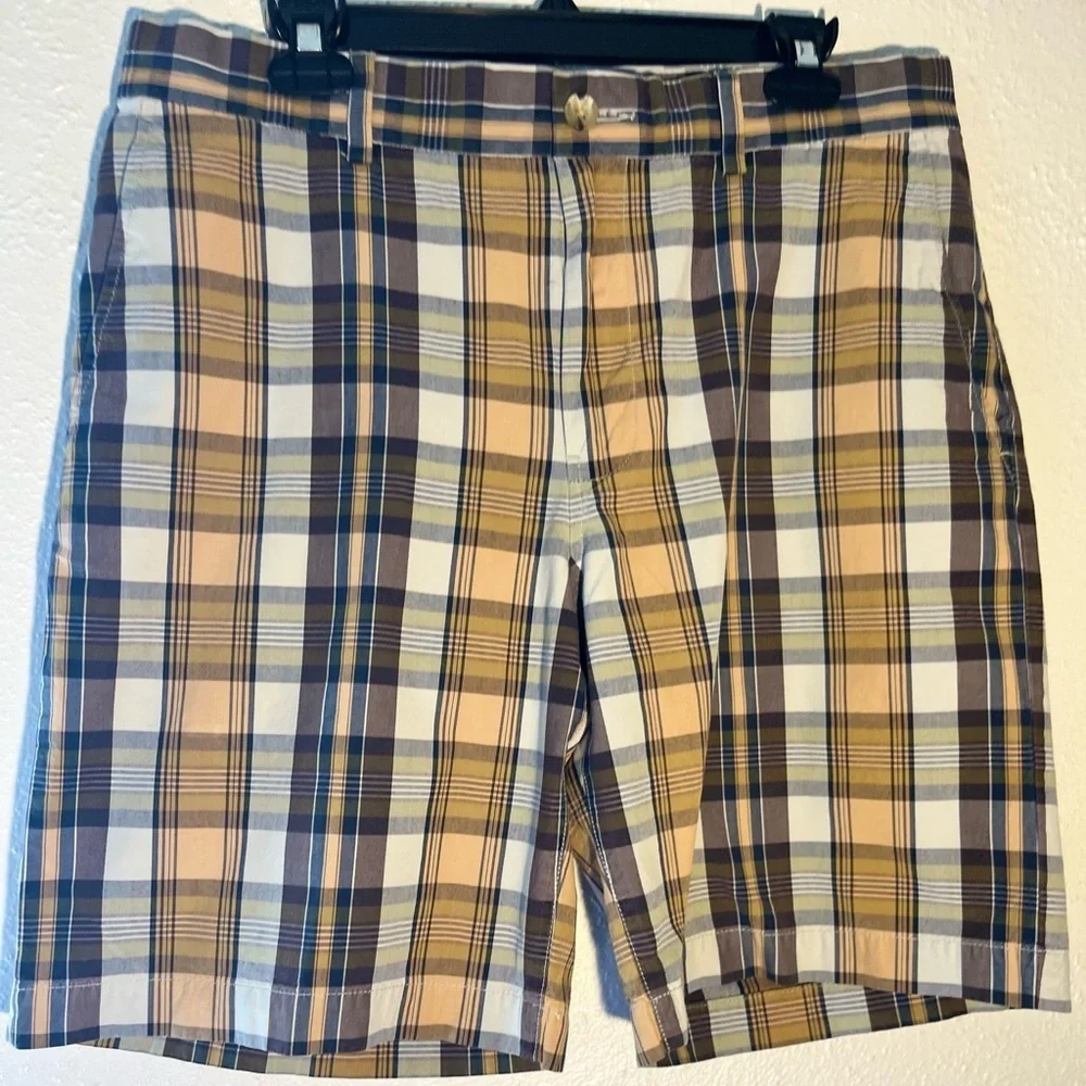 Banana Republic embrace classic