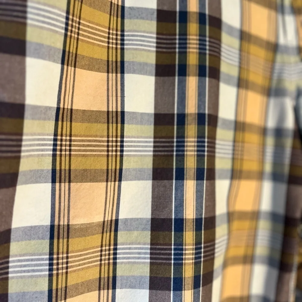 Banana Republic embrace classic
