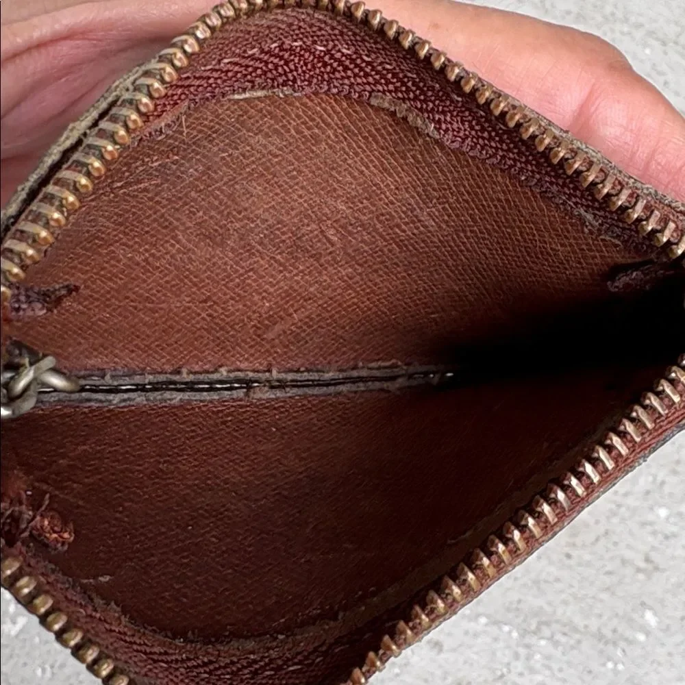 Louis Vuitton please look