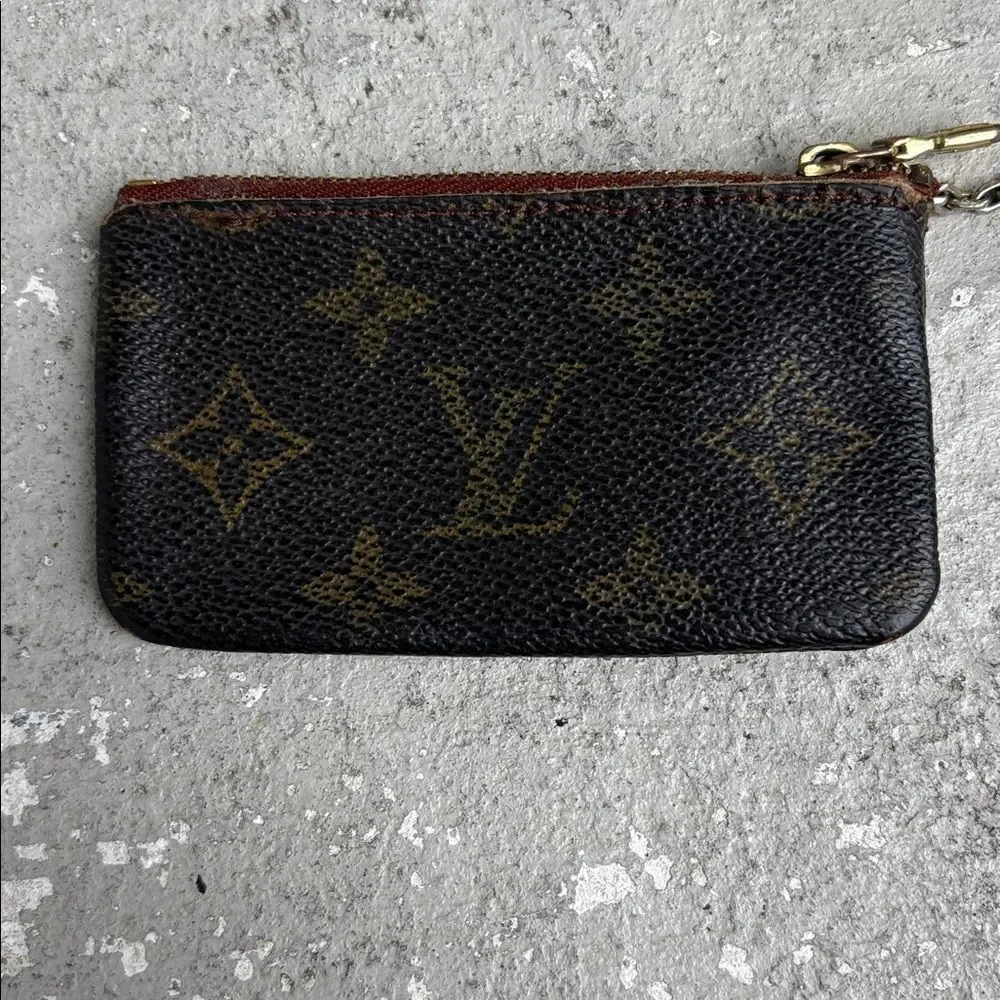 Louis Vuitton please look