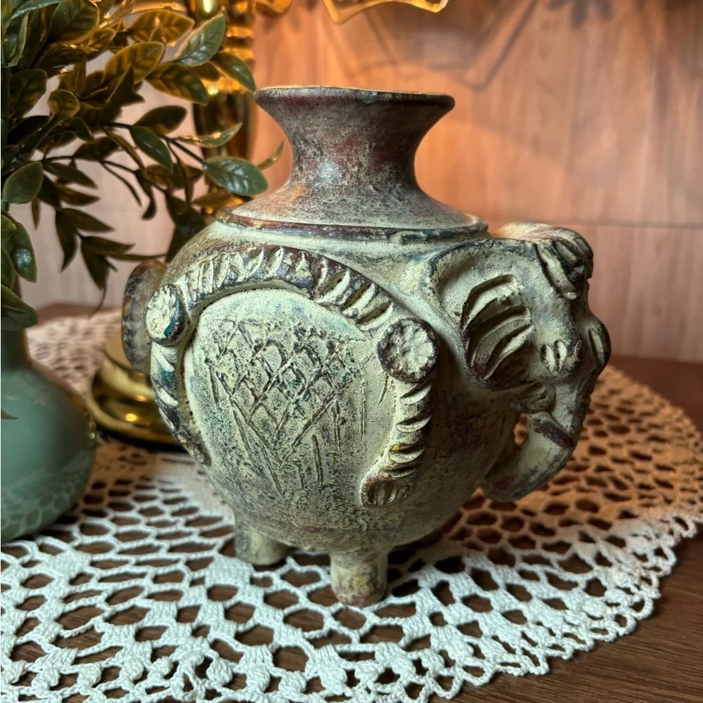 N/A sculptural elephant