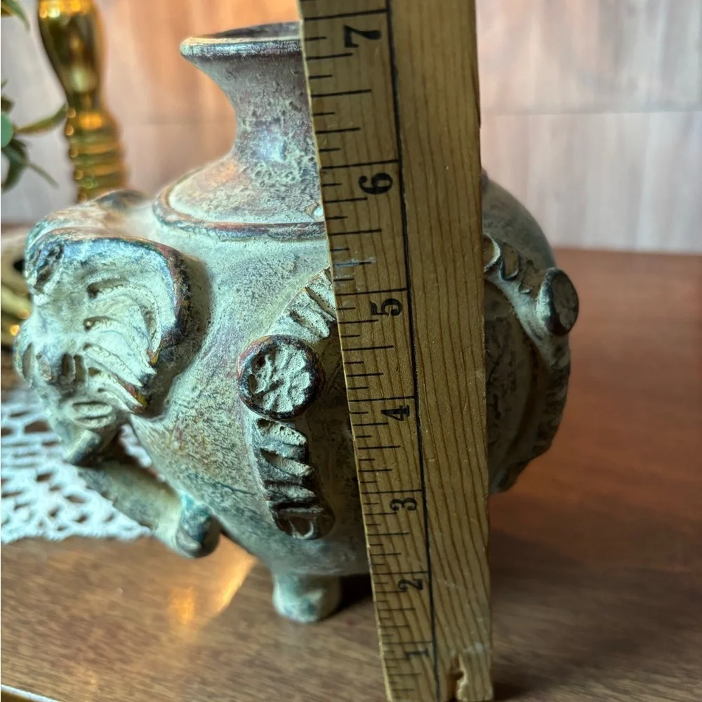 N/A sculptural elephant