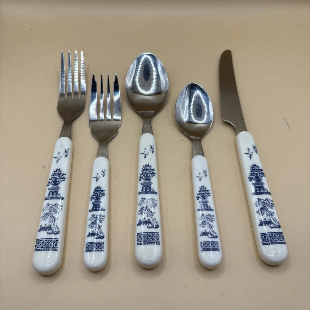 VTG Blue Willow Handled Flatware Stainless Steel 5 Piece Set Knife Forks Spoons