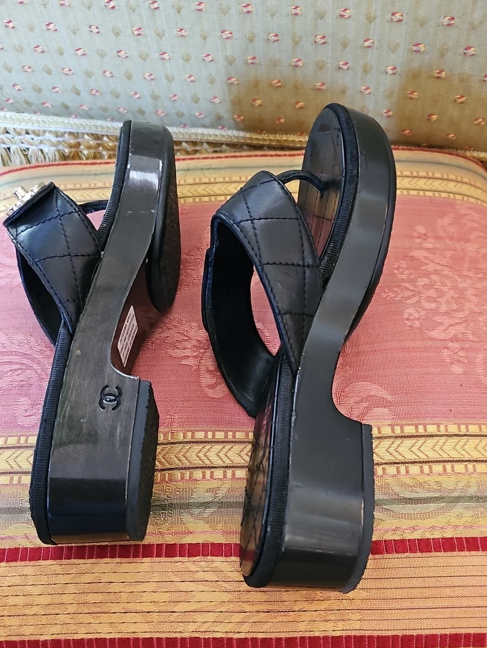 CHANEL emblem thong