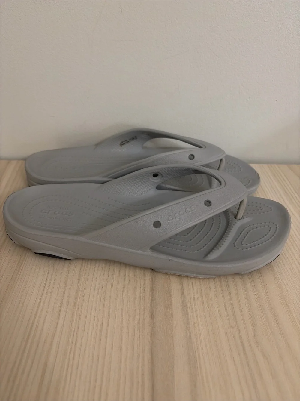 CROCS comfortable flip