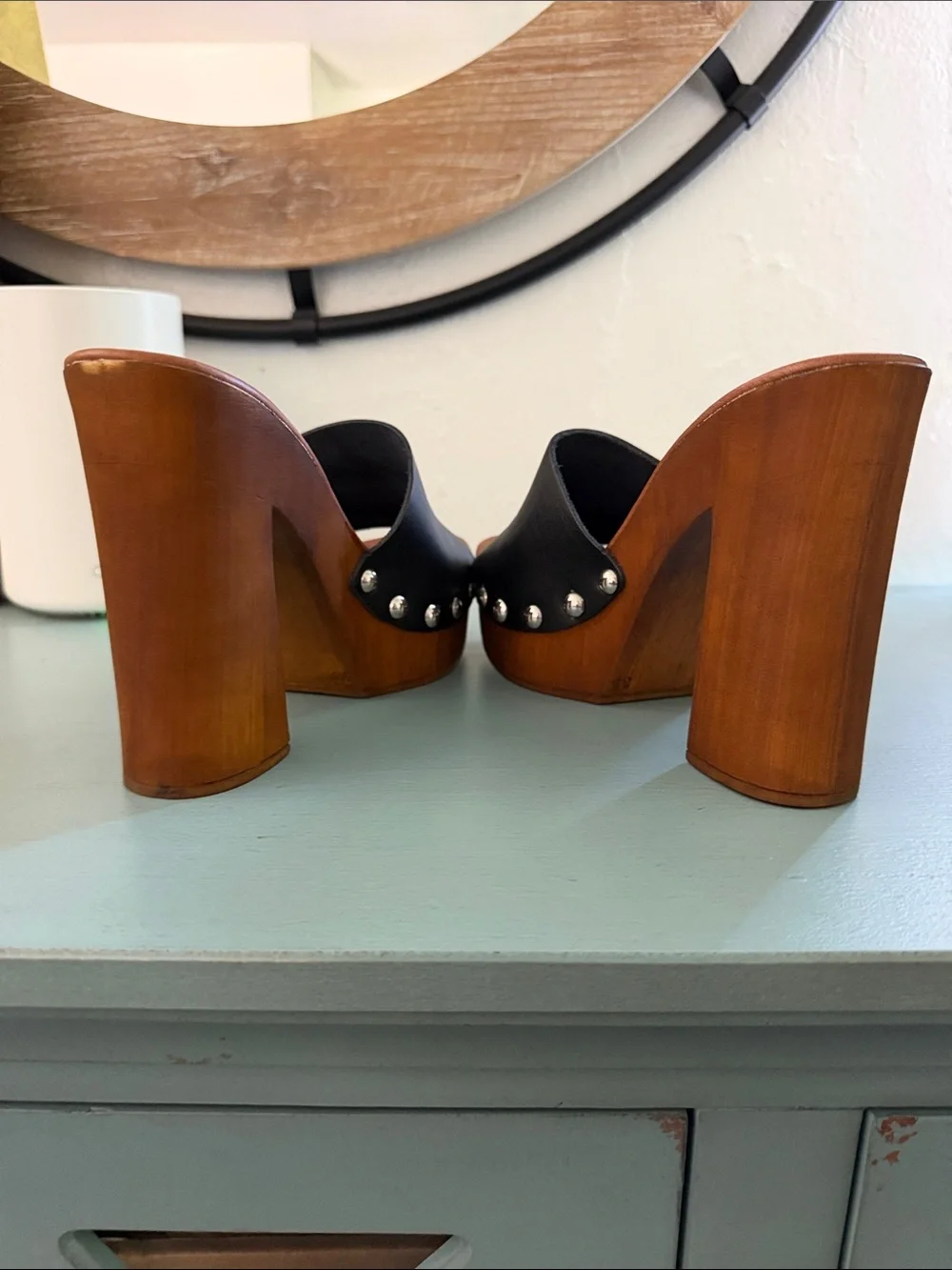 Steve Madden stud bold wooden