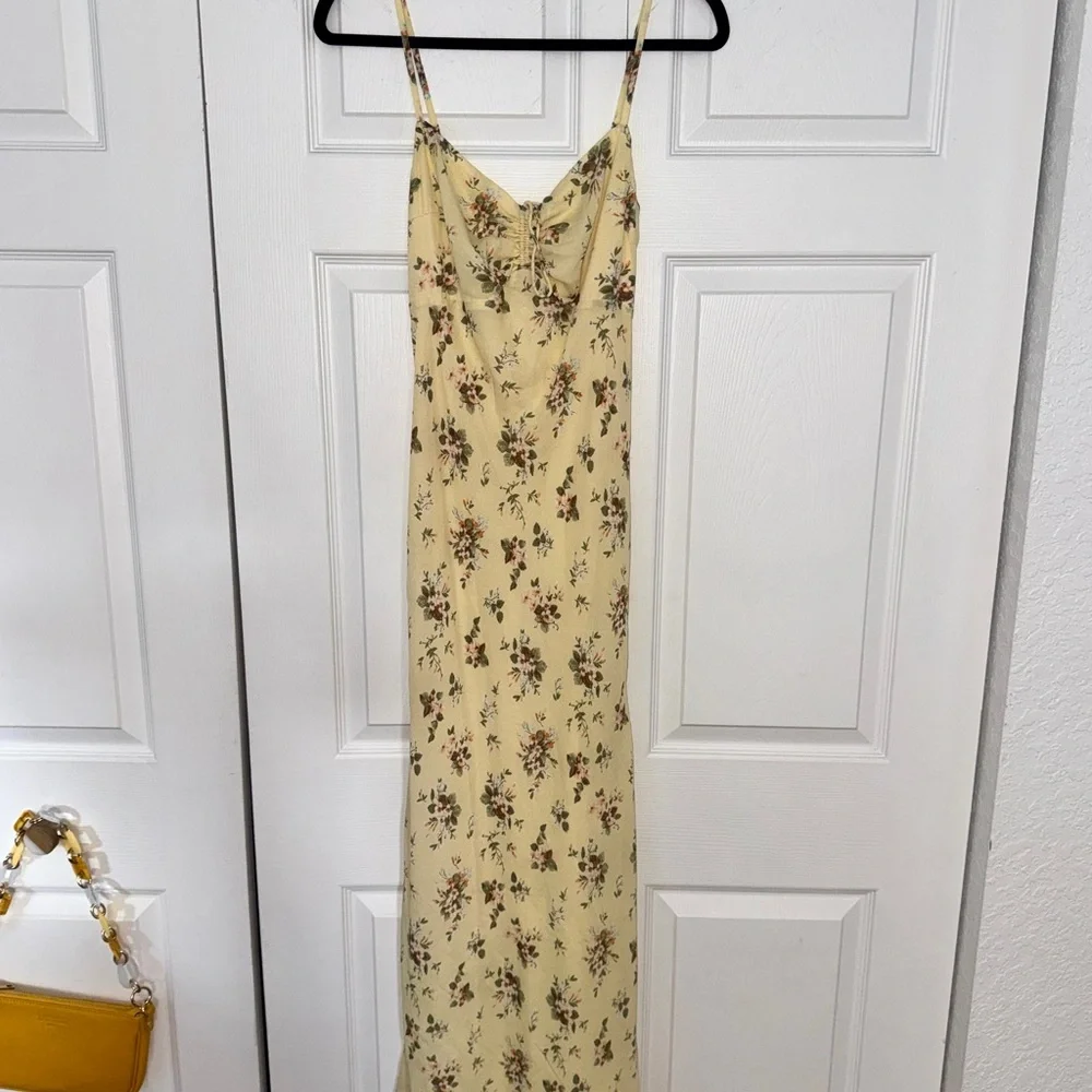 Abercrombie & Fitch chic yellow