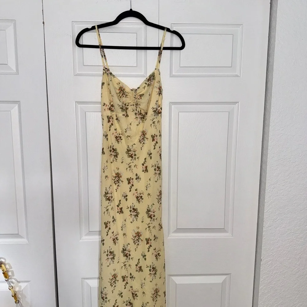 Abercrombie & Fitch chic yellow