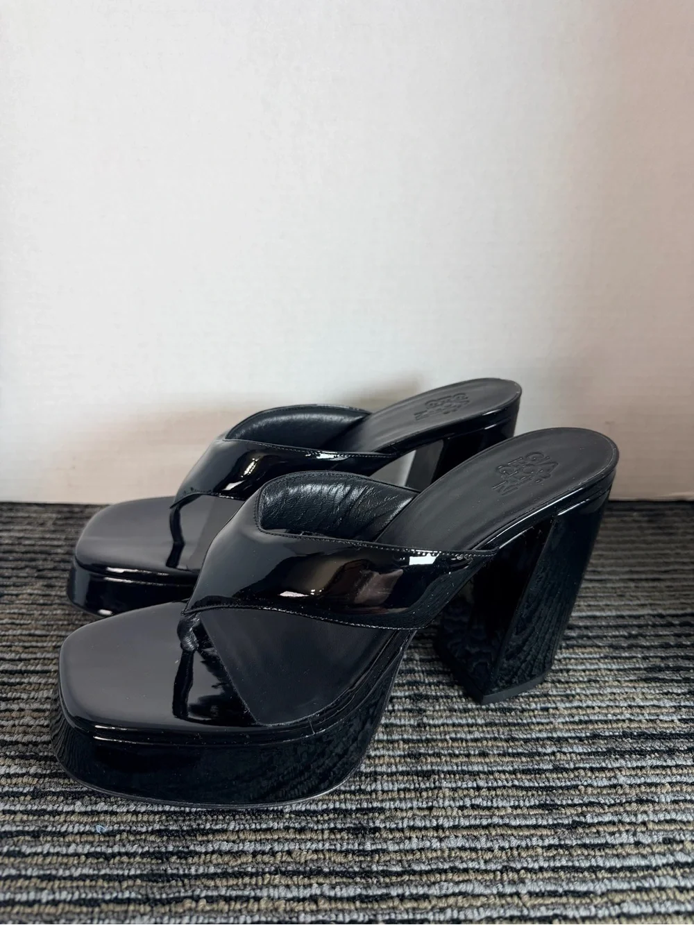 New GIABORGHINI Womens Black Gia 17 Patent Leather Heeled Thong Sandals 38.5
