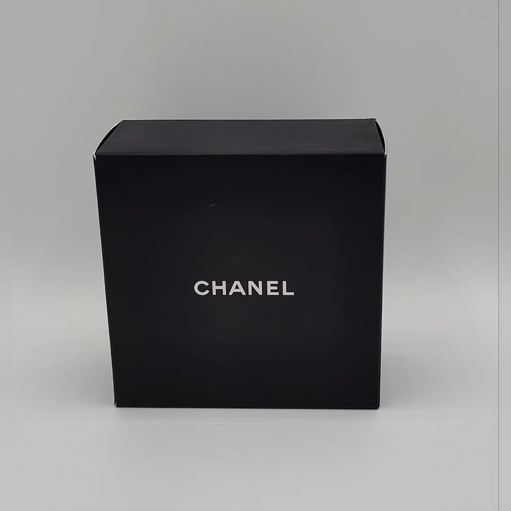 CHANEL refined piece