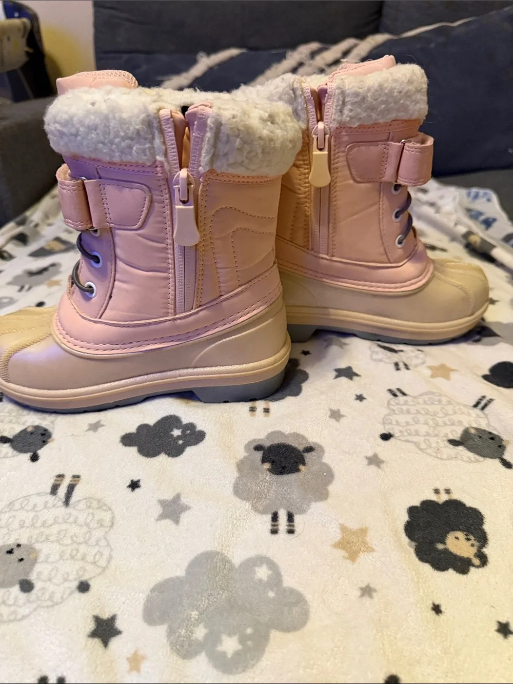 Girls' Pink Faux Fur Snow Boots ( zipper side)