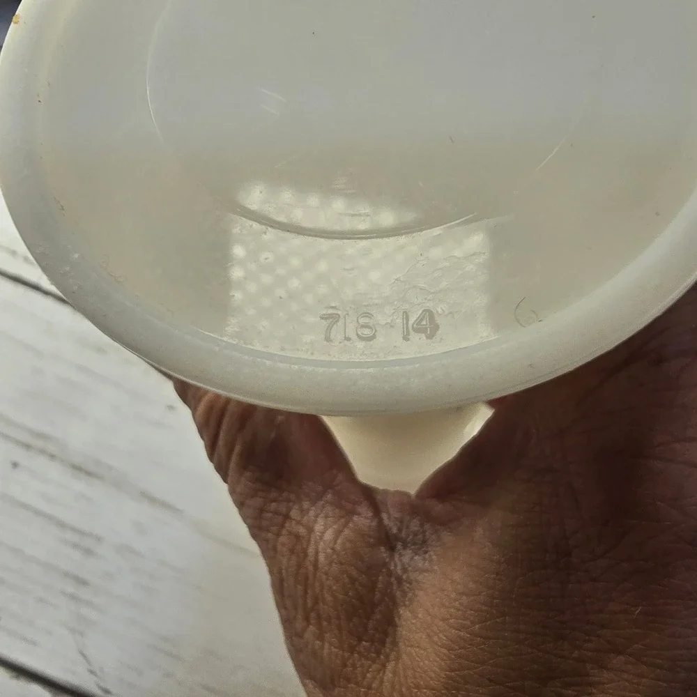 Tupperware vintage hourglass