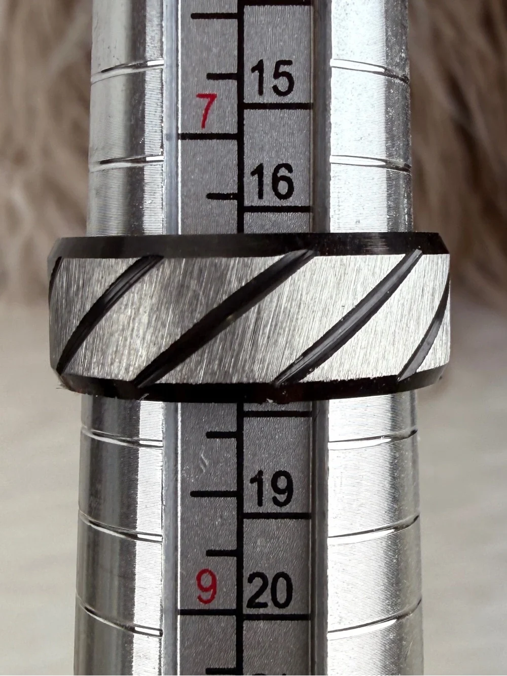 N/A modern silver