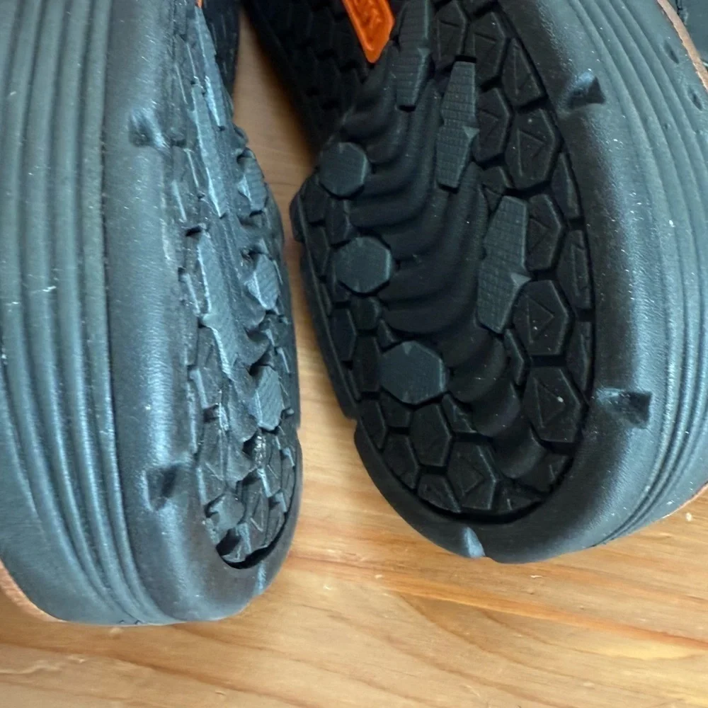 Merrell realm black