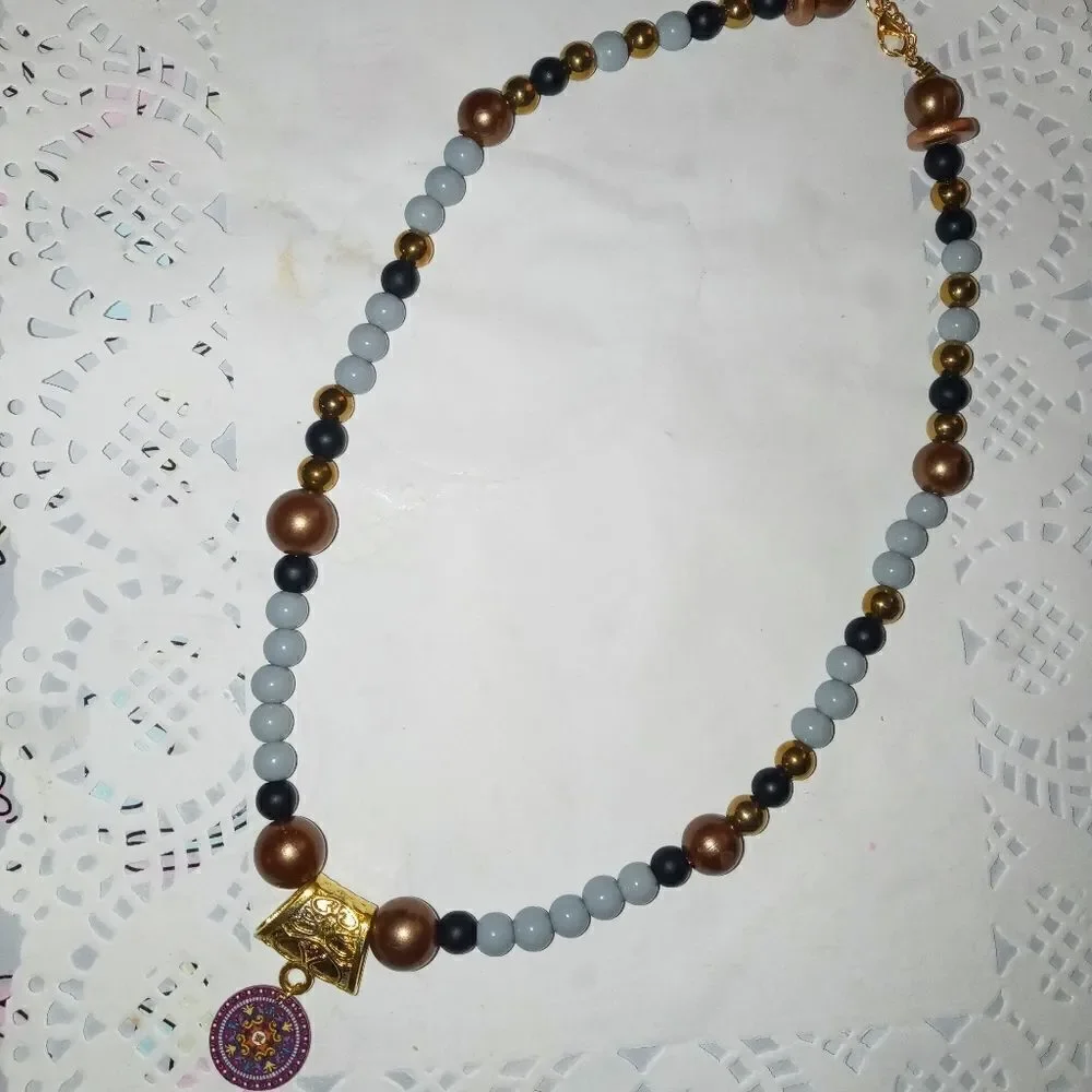 dvsBoutique handmade by
