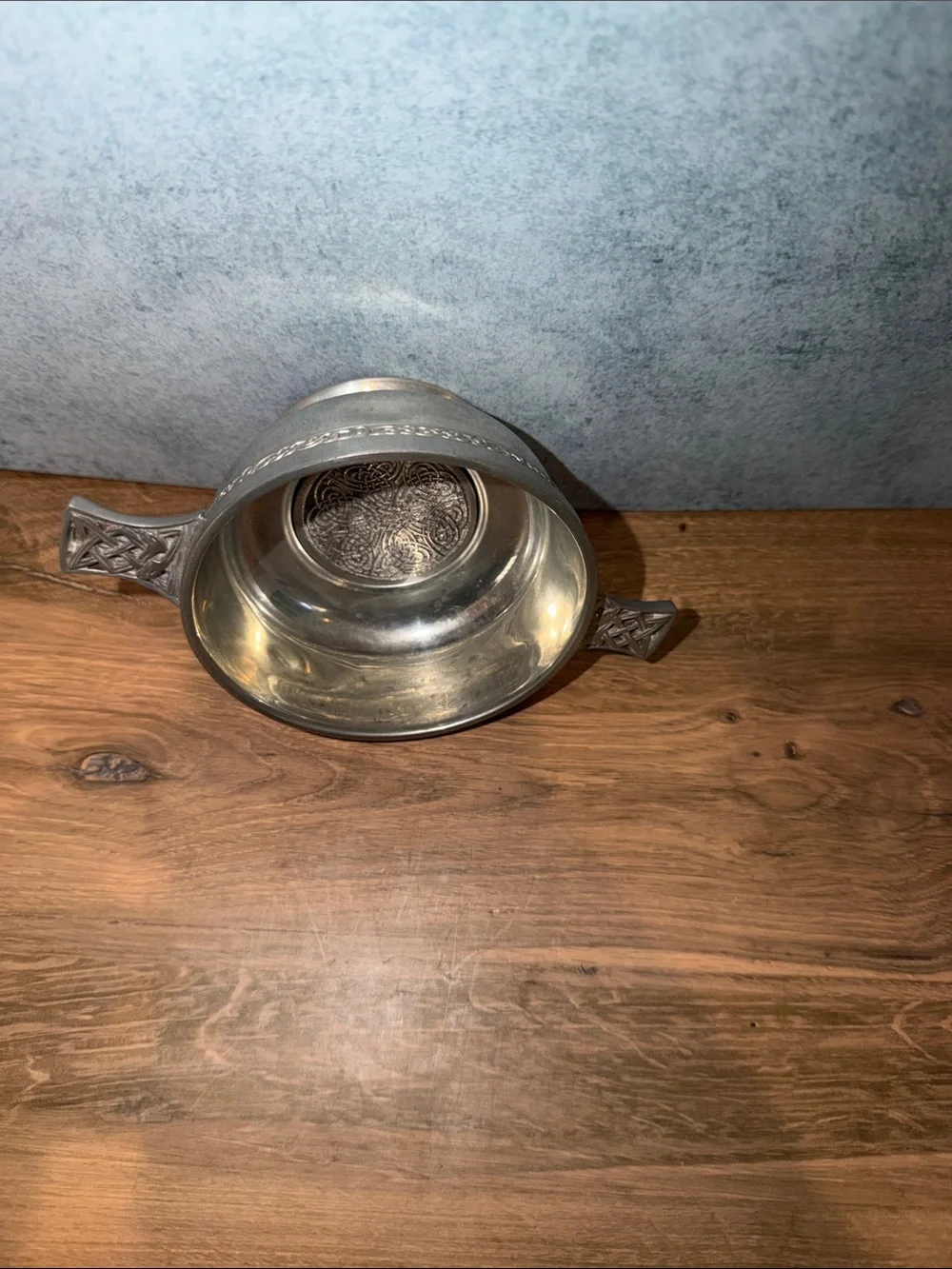 N/A features base detailing