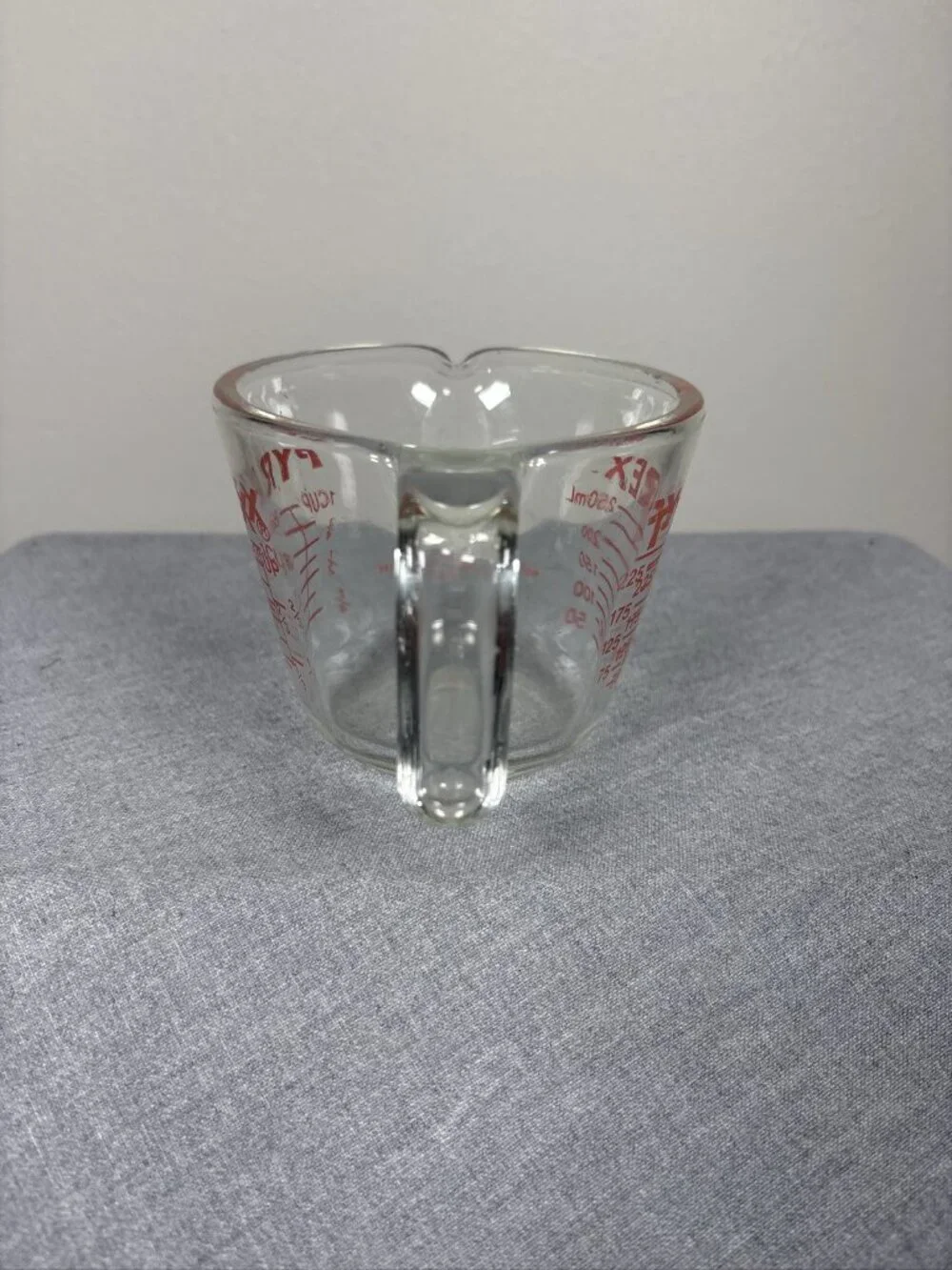 Pyrex 250ml measuring