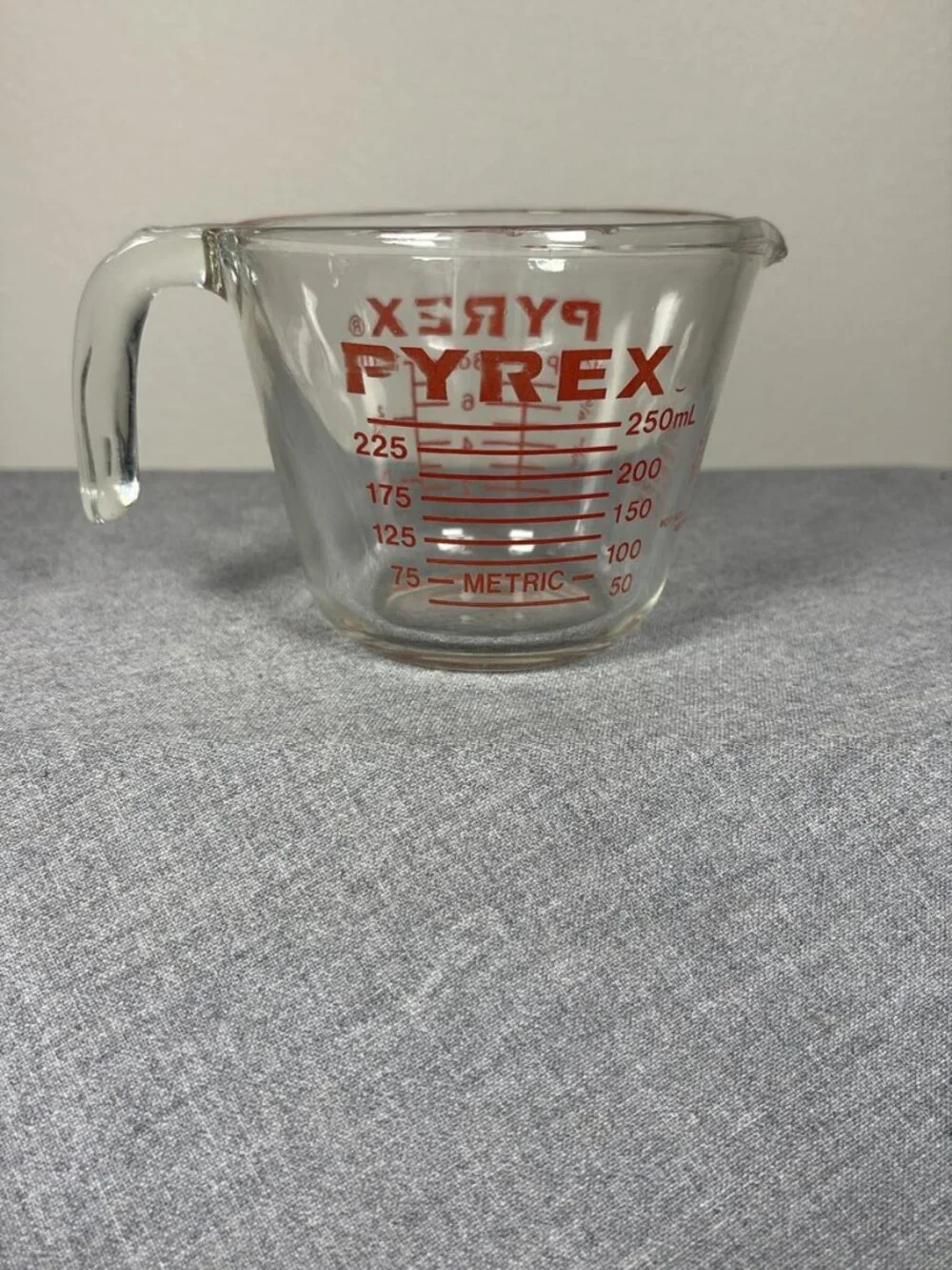 VTG Pyrex 508 Glass Measuring Cup 1 Cup 8 oz 250 mL Red Lettering USA