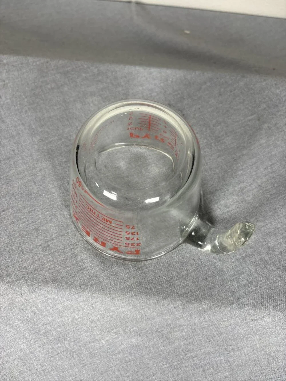 Pyrex 250ml measuring